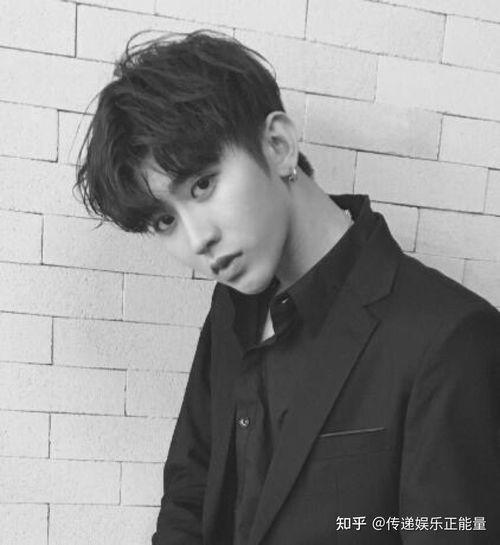 蔡徐坤照片最新,魅力四溢演绎时尚态度  第3张